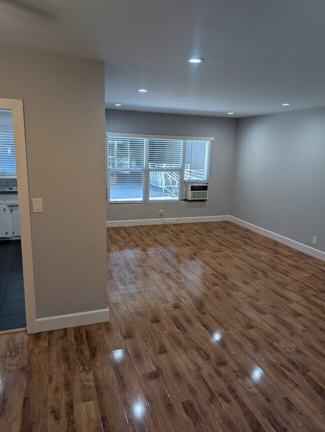 Foto del edificio - 7068 Lanewood Ave