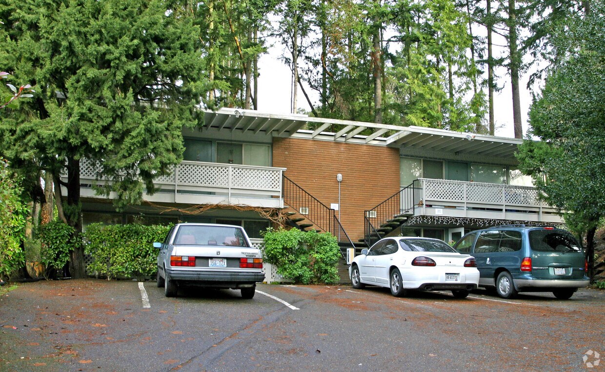 Building Photo - 1110 Bellevue Way SE
