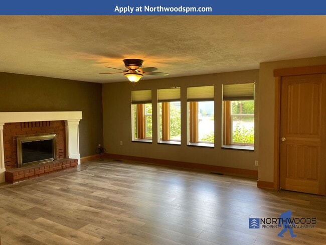 Building Photo - Secluded Back Yard-3 Bedrooms  2 Bathrooms plus Office or Bonus Room.