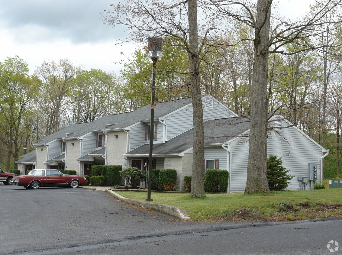 Building Photo - Brushwood