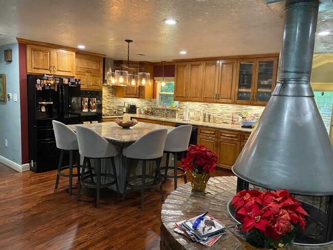 Island Kitchen - 1320 Woodvine Dr