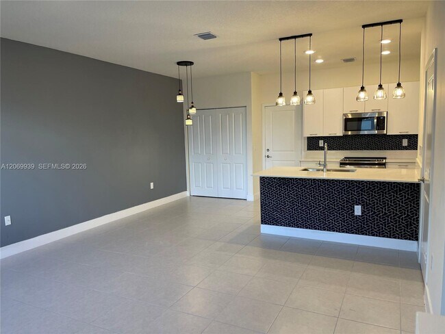 Foto del edificio - 4460 NW 83rd Ave