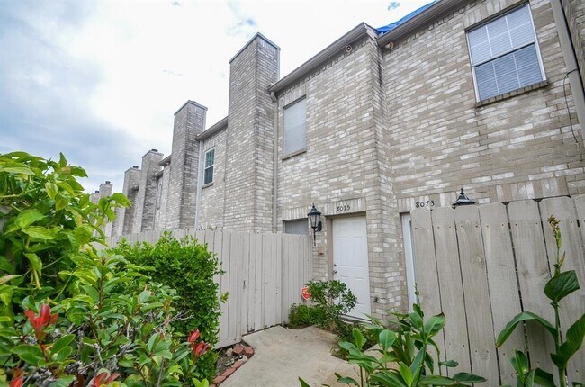 Building Photo - 8075 El Mundo St