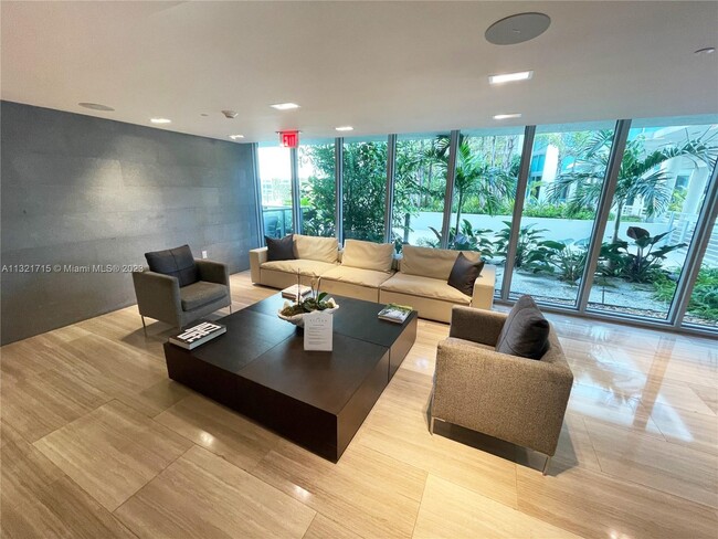 Foto del edificio - 6620 Indian Creek Dr