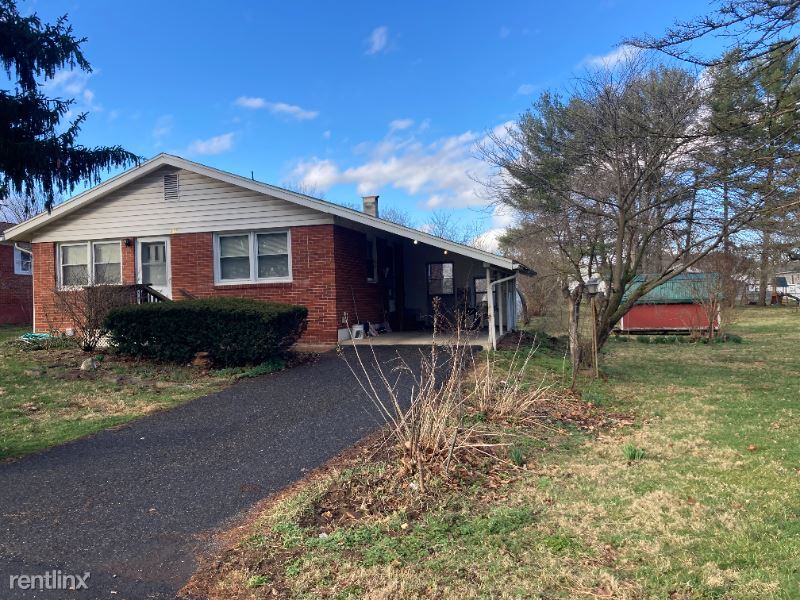 3 br, 1 bath House 311 W Bruce St. House Rental in Bridgewater, VA
