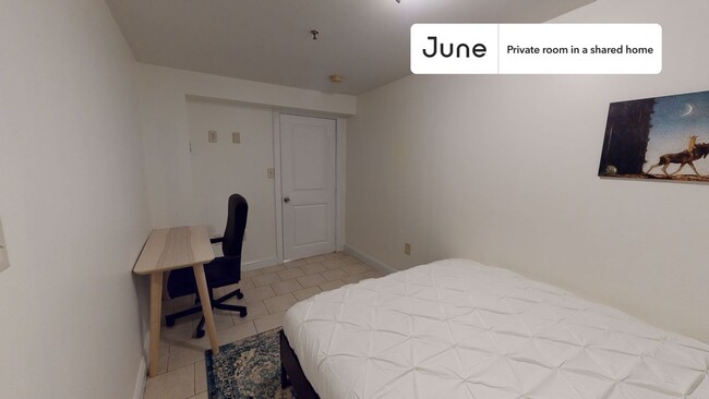 Foto del edificio - Private bedroom in 4 bed/2 bath Home