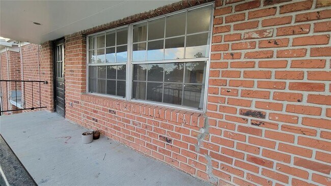 Building Photo - 1418 Holden Ave