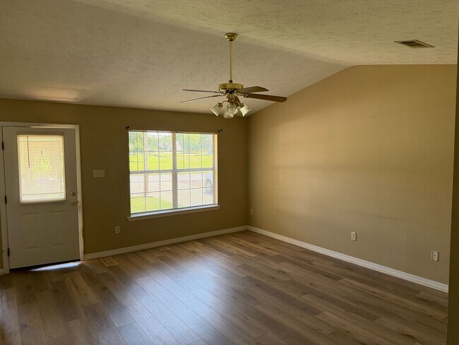 Foto del edificio - 2 Bed 1 Bath Duplex