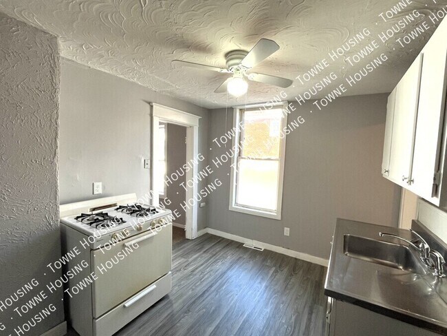 Foto del edificio - 114 Huetter Ave