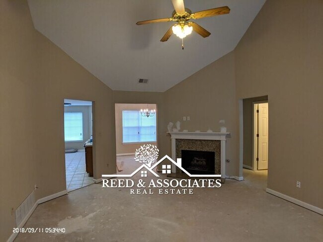 Building Photo - Southeast Memphis Home Located in Quiet Ne...