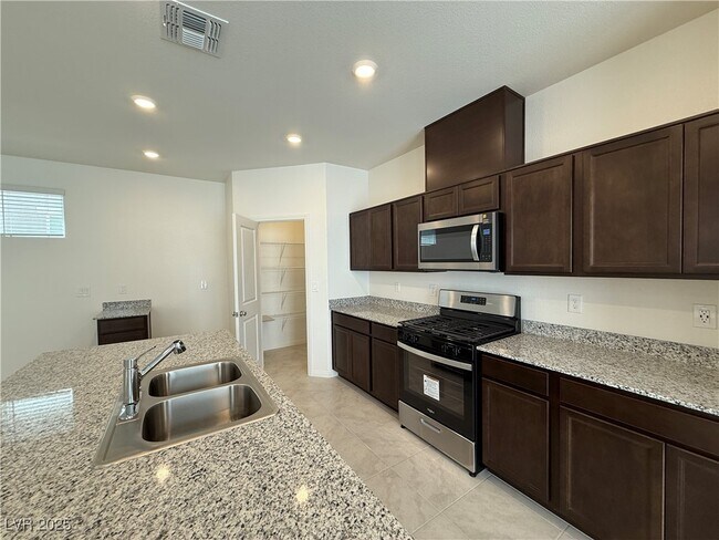 Foto del edificio - 9097 Vesey Ave