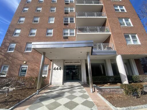 Building Photo - 444 Bedford St