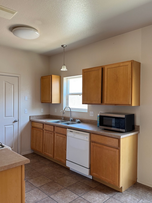 Building Photo - 4546 Hillsboro Loop