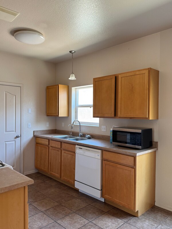 Foto del edificio - 4546 Hillsboro Loop
