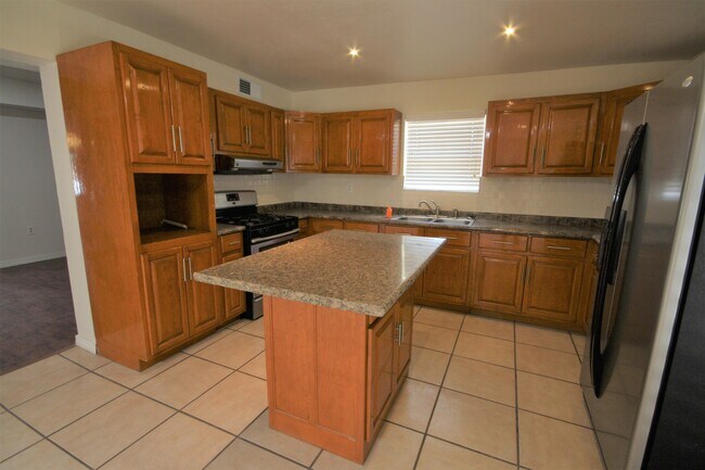 Building Photo - 8717 Cathedral Cir