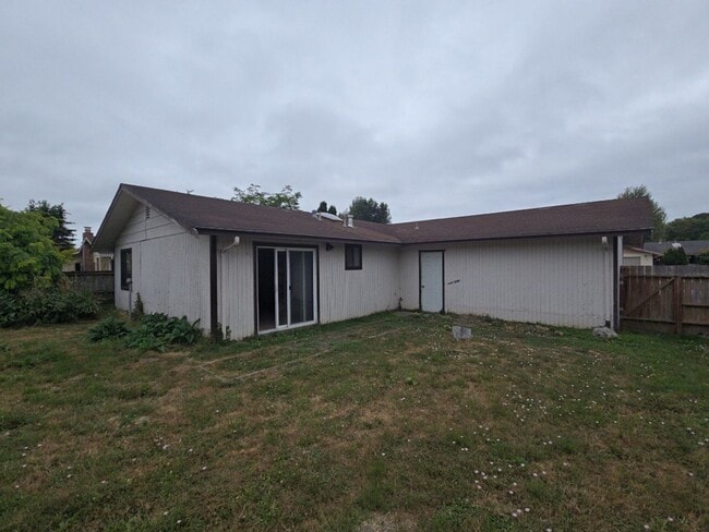 Foto del edificio - 3-Bedroom Arcata home located close to Cal...
