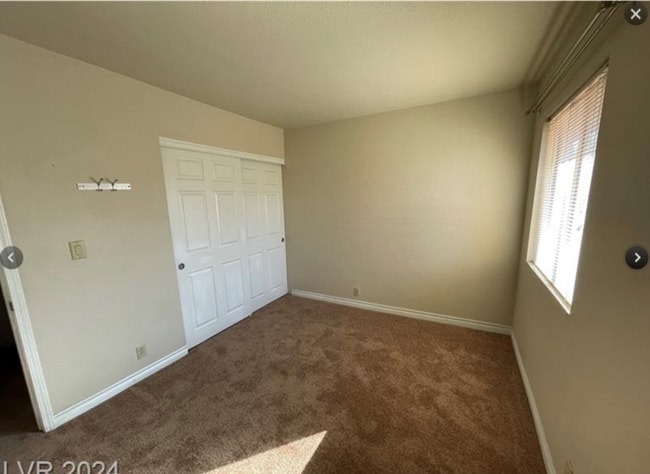 Building Photo - 5062 River Glen Dr