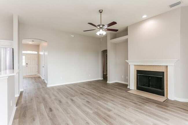 Foto del edificio - 882 Lord Nelson Blvd