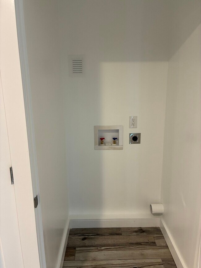 Foto del edificio - Beautiful 2/1.5 townhouse