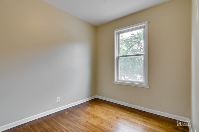 Foto del edificio - 3240 N Clark St