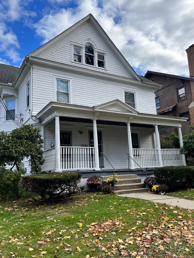 Primary Photo - 308 Edgewood St