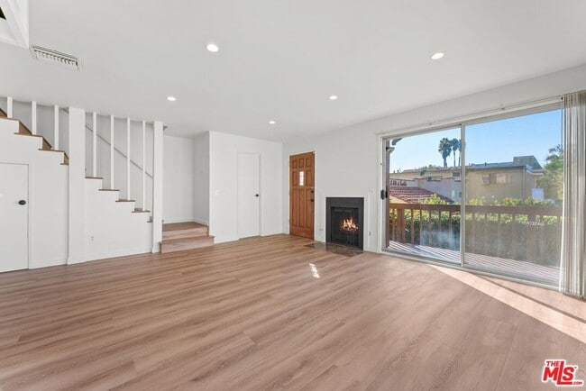 Building Photo - 5827 Tujunga Ave