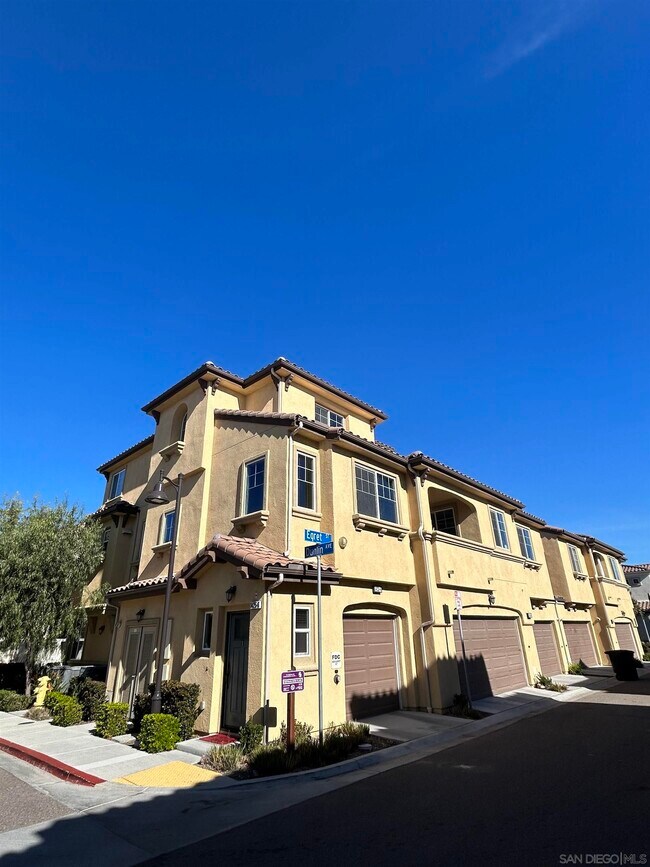 Building Photo - 1425 Egret St