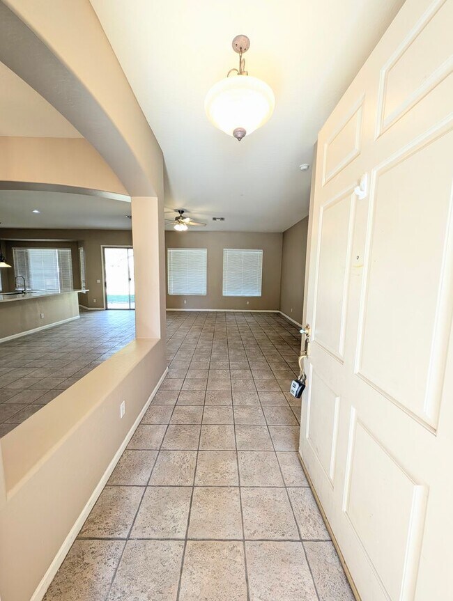 Foto del edificio - AVAILABLE NOW IN HIGLEY GROVES!!!!