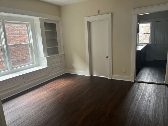Foto del edificio - Remodeled 2 bedroom apartment