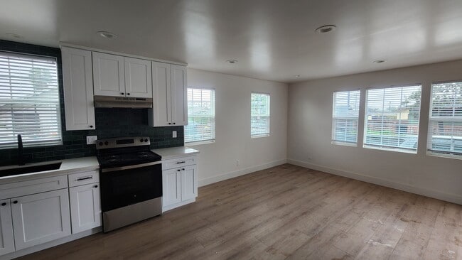 2BD - Kitchen - 2288 W 27th St