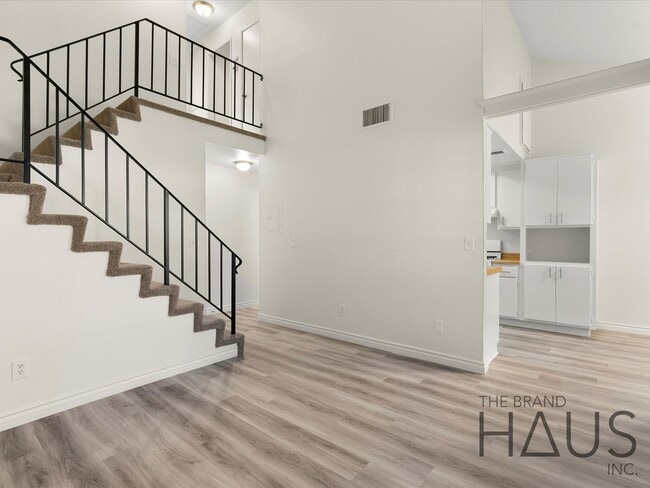 2.5 Bed + 1.5 Bath + 2 Car Garage + Centra... - 2.5 Bed + 1.5 Bath + 2 Car Garage + Centra... Apartment