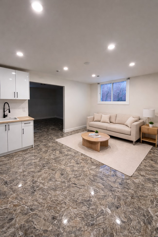 Building Photo - 7800 Lundy's Ln