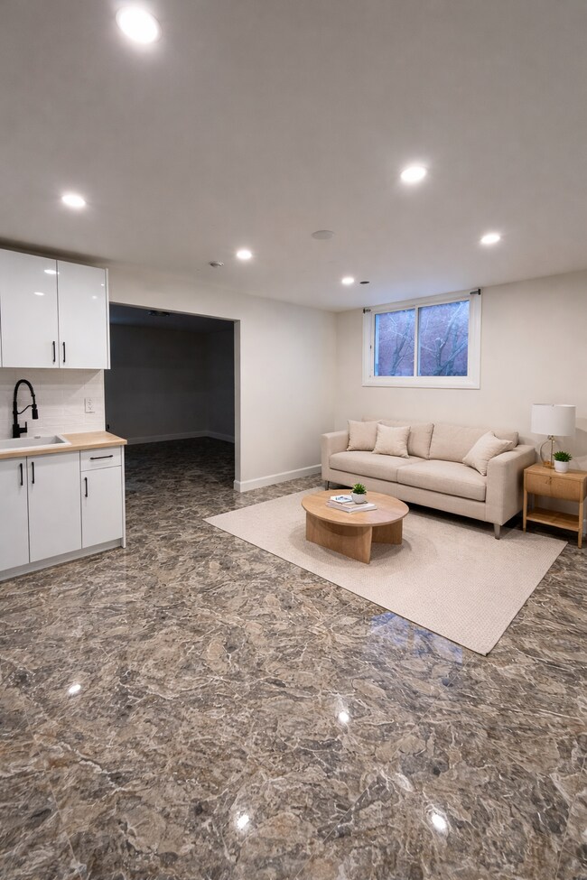 Building Photo - 7800 Lundy's Ln