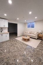 Building Photo - 7800 Lundy's Ln