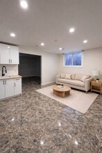 Building Photo - 7800 Lundy's Ln