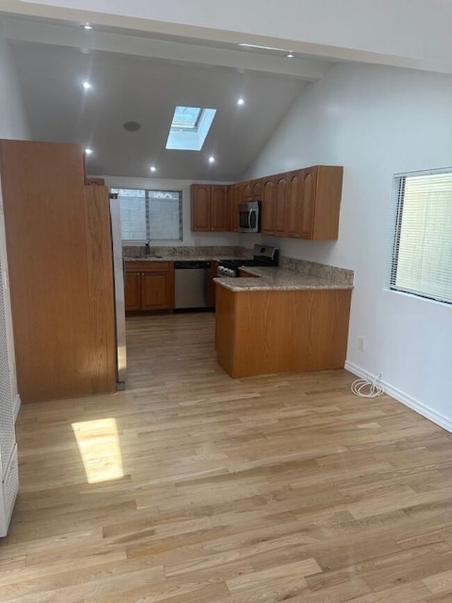 Photo - 304 N Francisca Ave Townhome