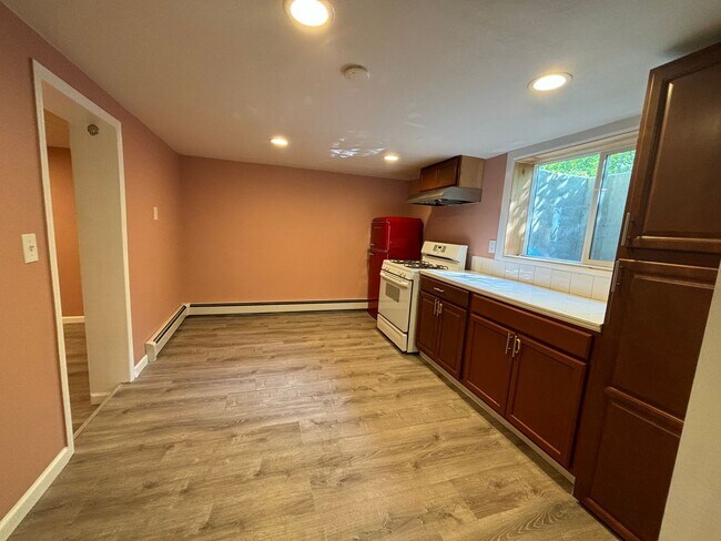 Foto del edificio - Basesment unit / All utilities included