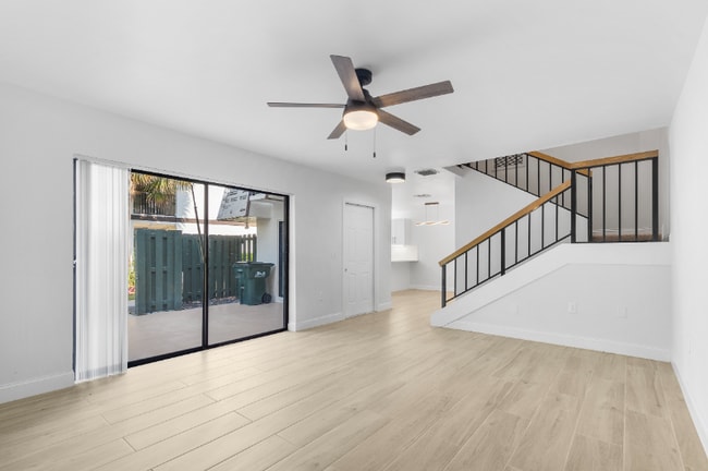 Foto del edificio - 2695 Albatross Rd N