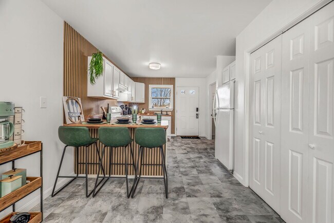 Foto del edificio - 114 Cove Rd