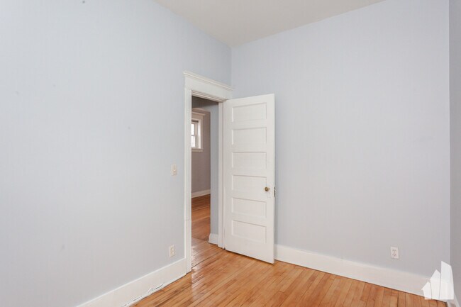 Building Photo - 941 W Windsor Ave