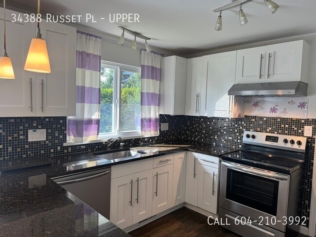 Building Photo - Spacious Upper Home