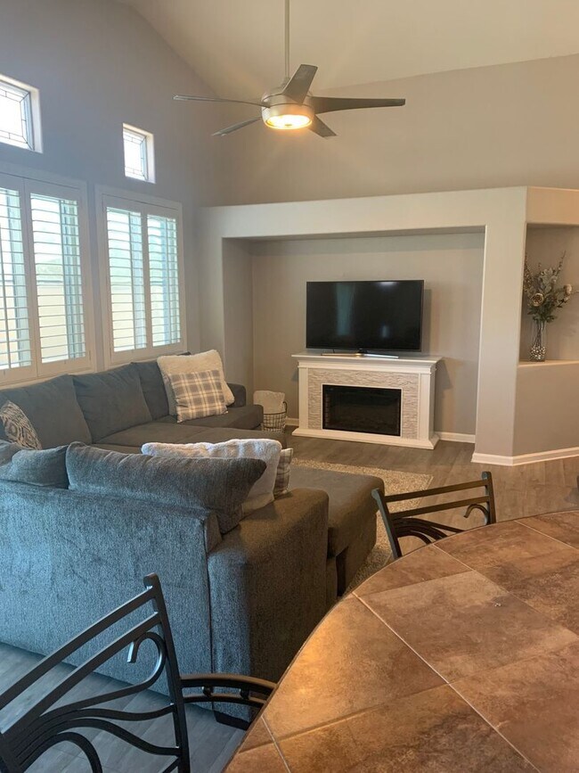 Building Photo - 3 Bedroom Single Family Home in Mesa
