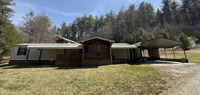 Photo - 147 Hiatt Ln House