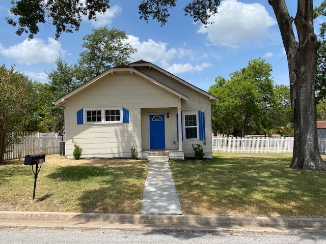 Primary Photo - 132 N Miller St