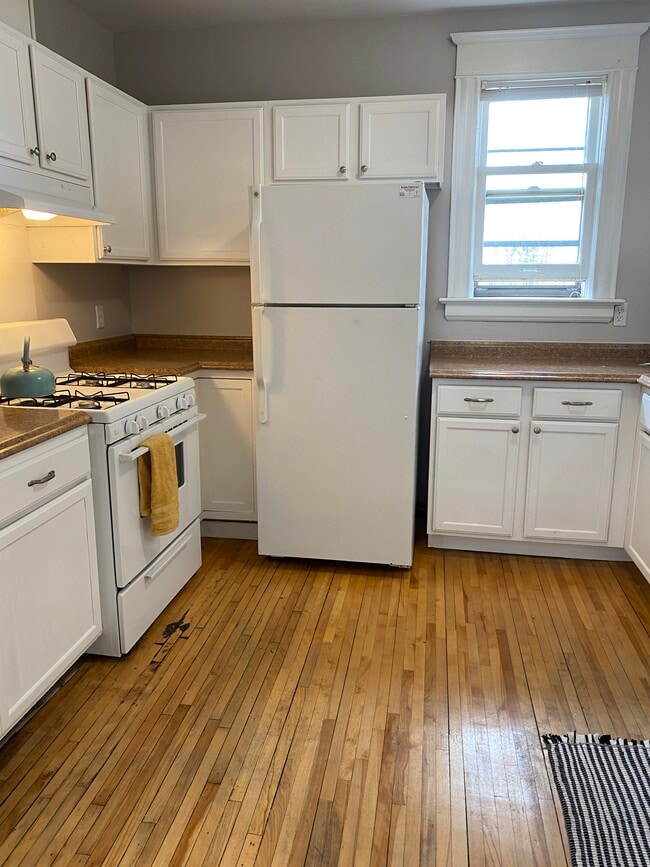 Kitchen - 3228 3rd Ave S