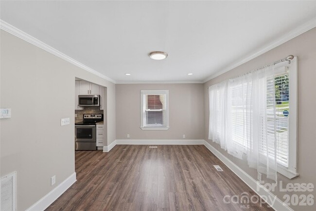 Building Photo - 4239 Dinglewood Ave