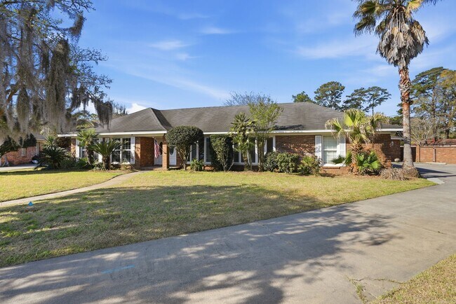 Foto del edificio - Mayfair Home For Lease with Backyard Oasis!