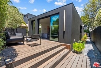 Building Photo - 1527 Cabrillo Ave