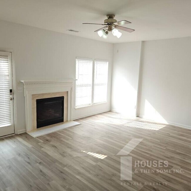 Foto del edificio - 151 Spring Crossing Cir