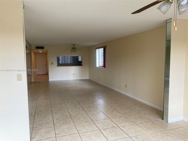 Building Photo - 10324 E Clairmont Cir